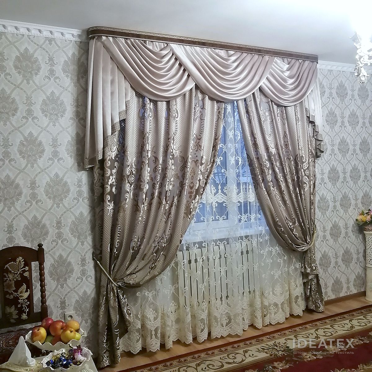Ламбрекен со свагами, гостиная